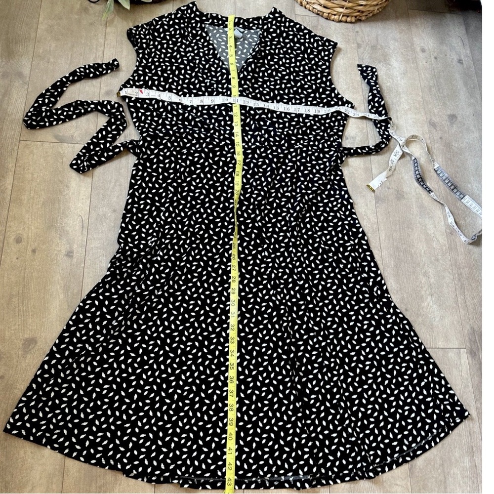H&M Women’s Black and White Patterned Dress With Tie Waist Belt Stretchy Elegant - Picture 9 of 15
